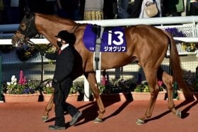 JRAジオグリフ皐月賞（G1）制覇に「笑い止まらん」福永祐一と「我慢」のC.ルメール。「明暗」を分けた交代劇、繰り返された“棚ボタ劇場”は「泥沼」の入り口か