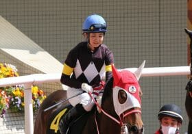 期待の女性騎手が立て続けの「背信」、遠のく重賞初騎乗