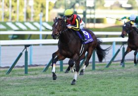 大波乱の桜花賞（G1）は岩田康誠の独り勝ち…川田将雅「マークする馬を間違えた」、戸崎圭太「もう少し前で競馬をすれば」トップジョッキーが不覚を取った心理戦