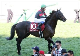 JRA「秋全休」サングレーザー無念……「引退」もチラつく状況と「痛恨」のタイミング