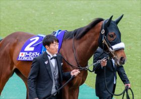 JRAアーモンドアイ手掛けた名門厩舎に「異変」!? 起用騎手の序列で「窮地」に立たされているジョッキーとは