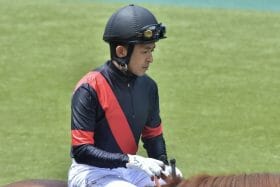 福永祐一「トリプル斜行」に巻き込まれ重賞30連敗…。7度目1番人気も痛恨不利