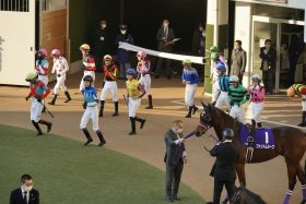 「そういえば、ビリーヴは牝馬やったな」から20年…「JRA賞」の栄誉は孫世代へ