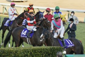 「帰りたくない」“お騒がせ”交際発表ジョッキーに厳しい声!? 「日本愛」熱烈アピールも関係者は冷ややか…