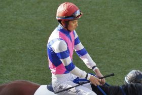 武豊やC.ルメールでさえ「NGリスト」の個性派オーナーが存在感…お気に入りはG1前に「無念の降板」告げた若手騎手、過去に複数の関係者と行き違いも？