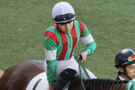 佐々木大輔「北海道に来るのはやめよう」から巻き返し！素質馬サトノカルナバルと重賞初制覇…ブレイクの裏に「大物調教師」らの熱烈バックアップ