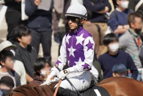 馬に跨れば「16週連続勝利」、ボートでは「50万勝ち」…絶好調な30年目の鉄人が大暴れ中