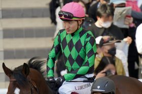 完全燃焼「ムチ6連打で過怠金」池添謙一と、不完全燃焼「ノーステッキ」鮫島克駿…宝塚記念（G1）2、3着争いのドタバタ劇