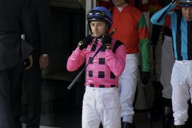 イクイノックスと同じC.ルメール×関東名門の黄金タッグ！ 父も兄も 「元ダービー馬候補」の期待馬がデビュー