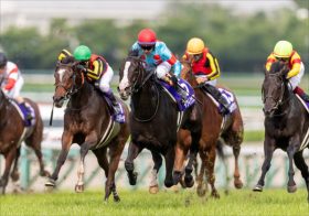 【天皇賞・秋】「何故」イクイノックスVSドウデュースは実現したのか。大目標のジャパンCから急遽の方向転換…世界No.1ホースの「将来の既定路線」とは