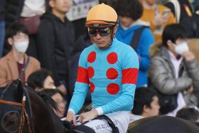 「遅れてきた大器」が衝撃の末脚でデビュー戦5馬身差の圧勝劇！「非常に能力が高い」B.ムルザバエフも素質を絶賛、三冠レース最終戦で面白い存在に？