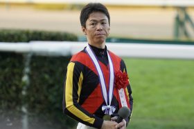 復活遂げたG1ジョッキーに「落馬負傷＆戒告」のダブルパンチ…クラシックを前に痛恨の戦線離脱