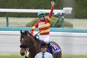 【大阪杯】ベラジオオペラ「ど根性」で戴冠！ リバティアイランド、ドゥレッツァが負けても…オペラがいる！ 遅れてきた大物が魅せた「弱小」4歳世代の意地