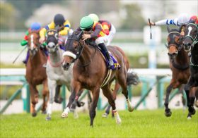 チェルヴィニアの巻き返しは？ステレンボッシュの乗り替わりは？昨年は15番人気ドゥーラ推奨！伝説のダービージョッキーが騎手目線で混戦オークスを斬る！