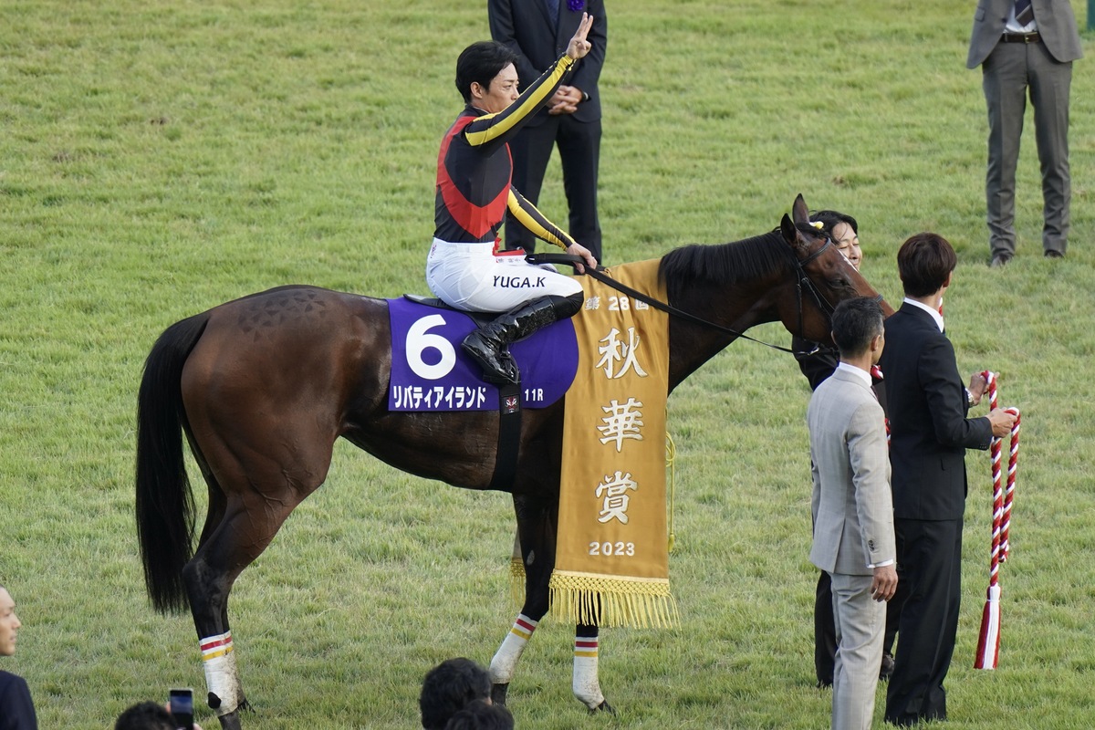 競馬サイン予想3冊セットにお任せ！先週天皇観戦日　サイン予想で帯で丸儲け！