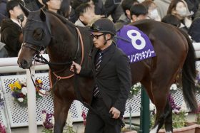 「油断騎乗」疑惑の敗戦喫した腕利きが「名誉挽回」の好騎乗！「乗りづらいところがある」C.ルメールも苦戦の癖馬で3年ぶりの重賞制覇