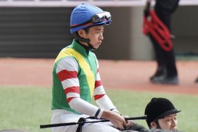 岩田康誠「男泣き」の日本ダービー制覇から12年。3度目の正直、息子・岩田望来が意外な形で掴んだダービー切符