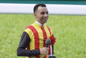 「外国人信者」の大物調教師に超豪華な年間プラン!?ブレイクした若手騎手に求められるのは忍耐力か